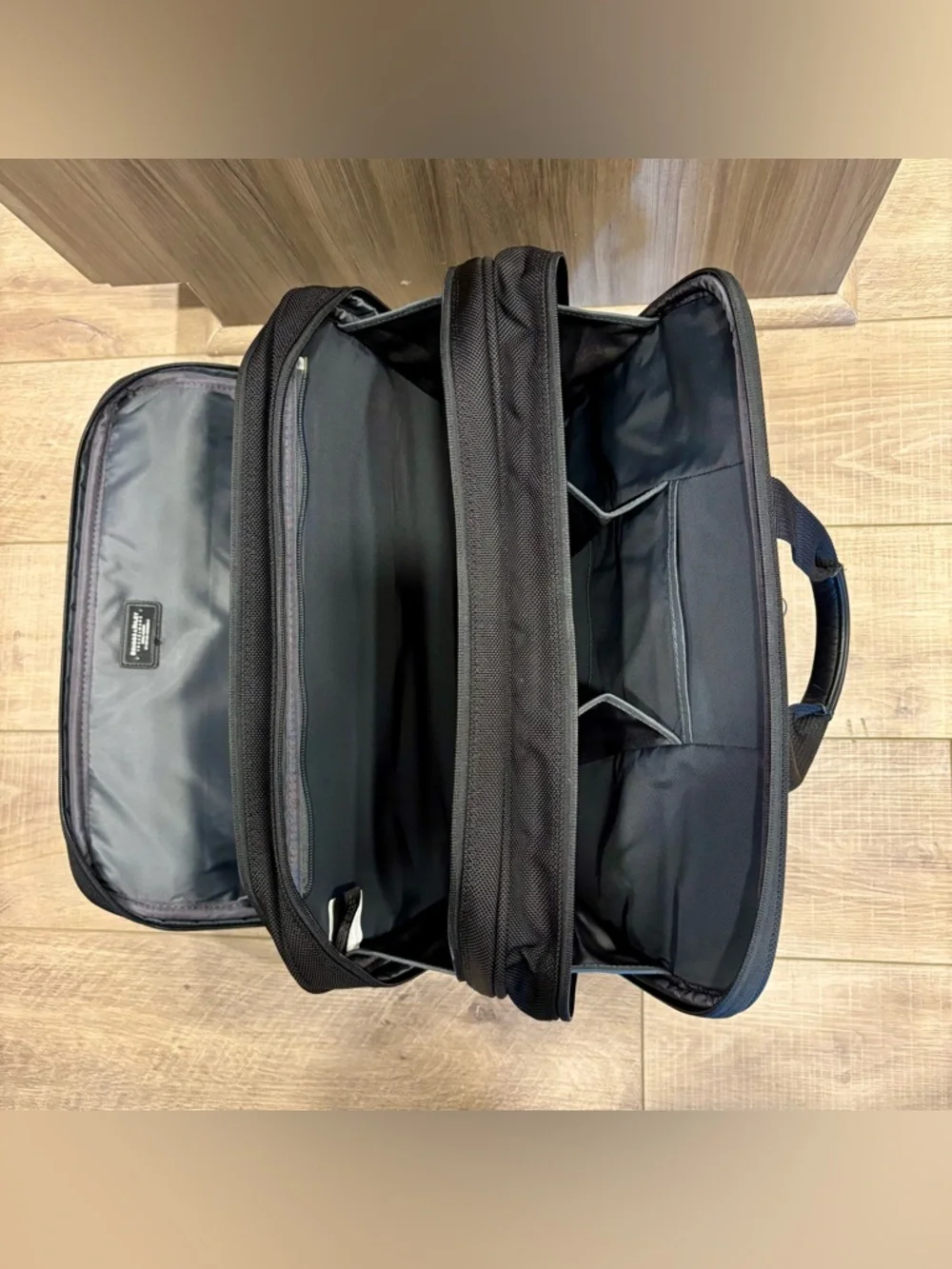 Briggs & Riley Large Travel Brief - Picture 6 of 13